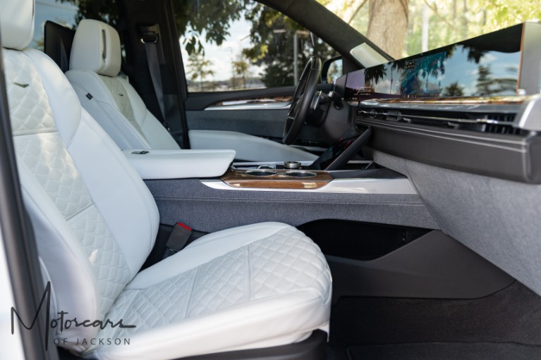 Used-2025-Cadillac-Escalade-Sport-Platinum-for-sale-Jackson-MS