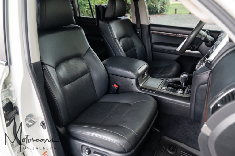 Used-2017-Toyota-Land-Cruiser-4x4-V8-for-sale-Jackson-MS