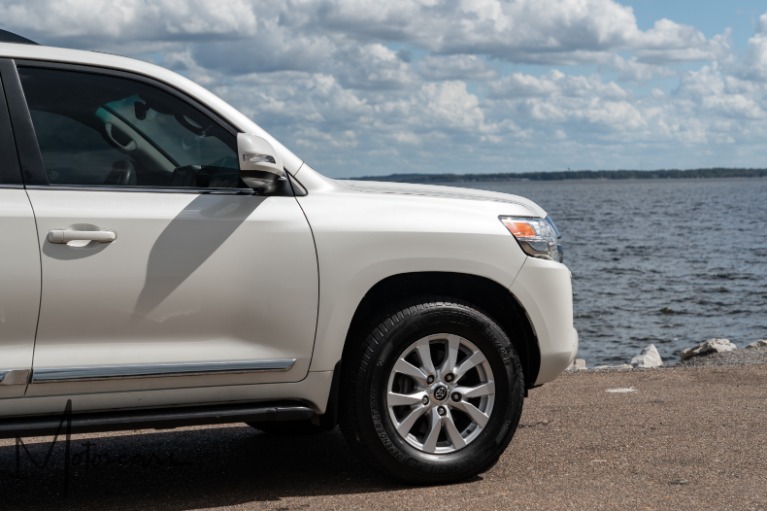 Used-2017-Toyota-Land-Cruiser-4x4-V8-for-sale-Jackson-MS