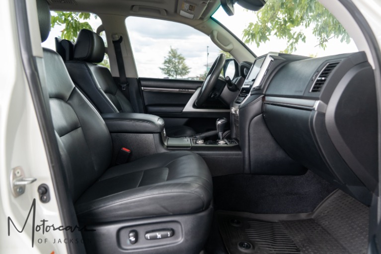 Used-2017-Toyota-Land-Cruiser-4x4-V8-for-sale-Jackson-MS